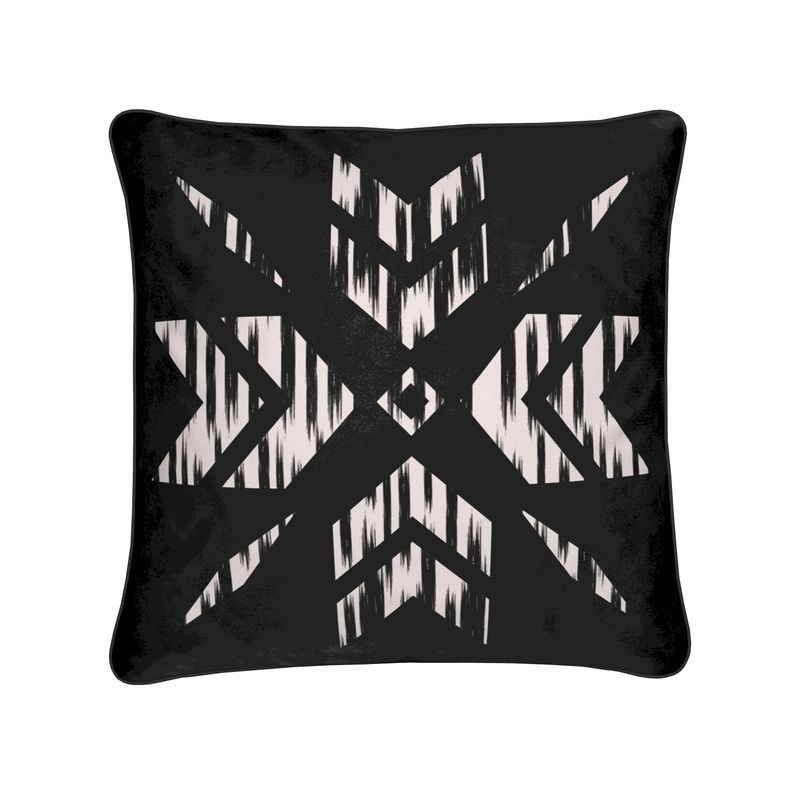 ASPEN Cushion Black and Beige Snowflake