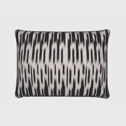 ASPEN Cushion Black and Beige Snowflake